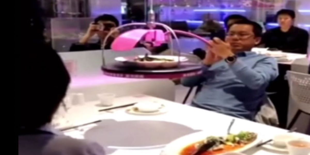 Κίνα: Το εστιατόριο που λειτουργεί αποκλειστικά με ρομπότ (βίντεο)