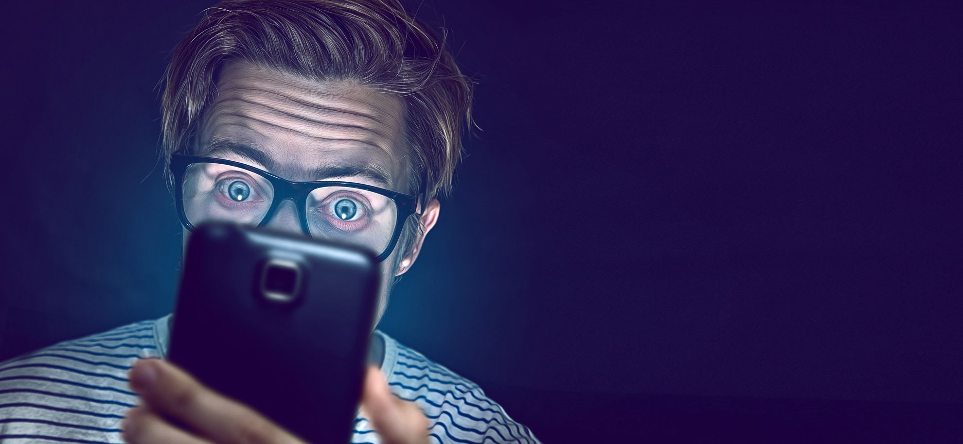 Το γνωρίζατε; – Δείτε τι κινδύνους «κρύβει» το μπλε φως του κινητού για την όρασή μας