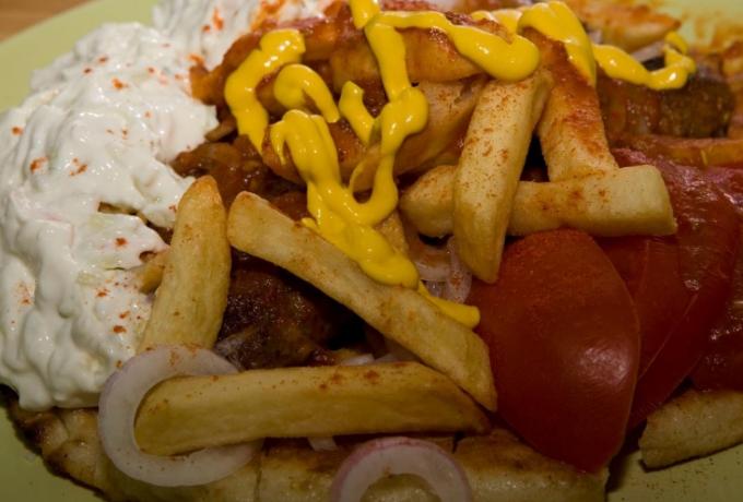 «Σάλτσας»: Το τυλιχτό-γίγας με τη μυστική συνταγή που δεν μπορείς να το παραγγείλεις (φώτο)