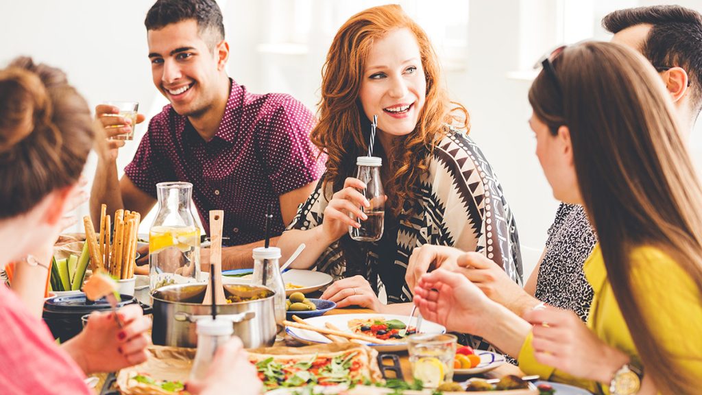 Τρώτε πολύ χωρίς να το καταλαβαίνετε; Έτσι θα καταφέρετε να τρώτε λιγότερο