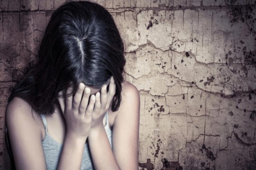 29χρονος ασελγούσε στην 7χρονη κόρη της συντρόφου του