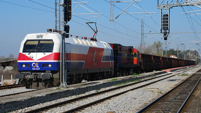 Φωτιά σε βαγόνια του ΟΣΕ (βίντεο)