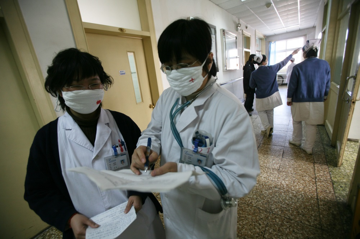 Κοροναϊός-Κίνα: Με κάψουλες γίνεται η μεταφορά των ασθενών (βίντεο)