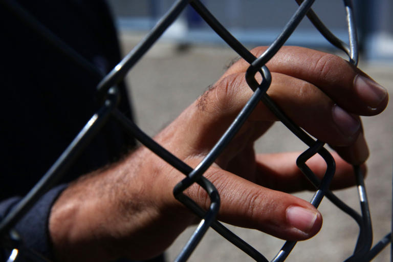 Βέλγιο: 21 μετανάστες βρέθηκαν μέσα σε φορτηγό ψυγείο στο Ζεεμπρούγκε