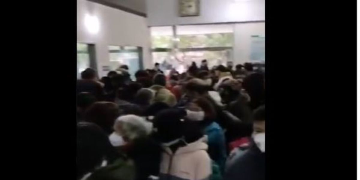 Κίνα: Συγκλονίζει βίντεο που δείχνει τις στιγμές χάους που επικρατούν σε νοσοκομείο (βίντεο)