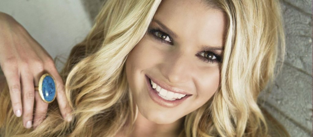 Jessica Simpson: Καταγγέλλει ότι υπέστη σεξoυαλική κακοποίηση σε ηλικία 6 ετών