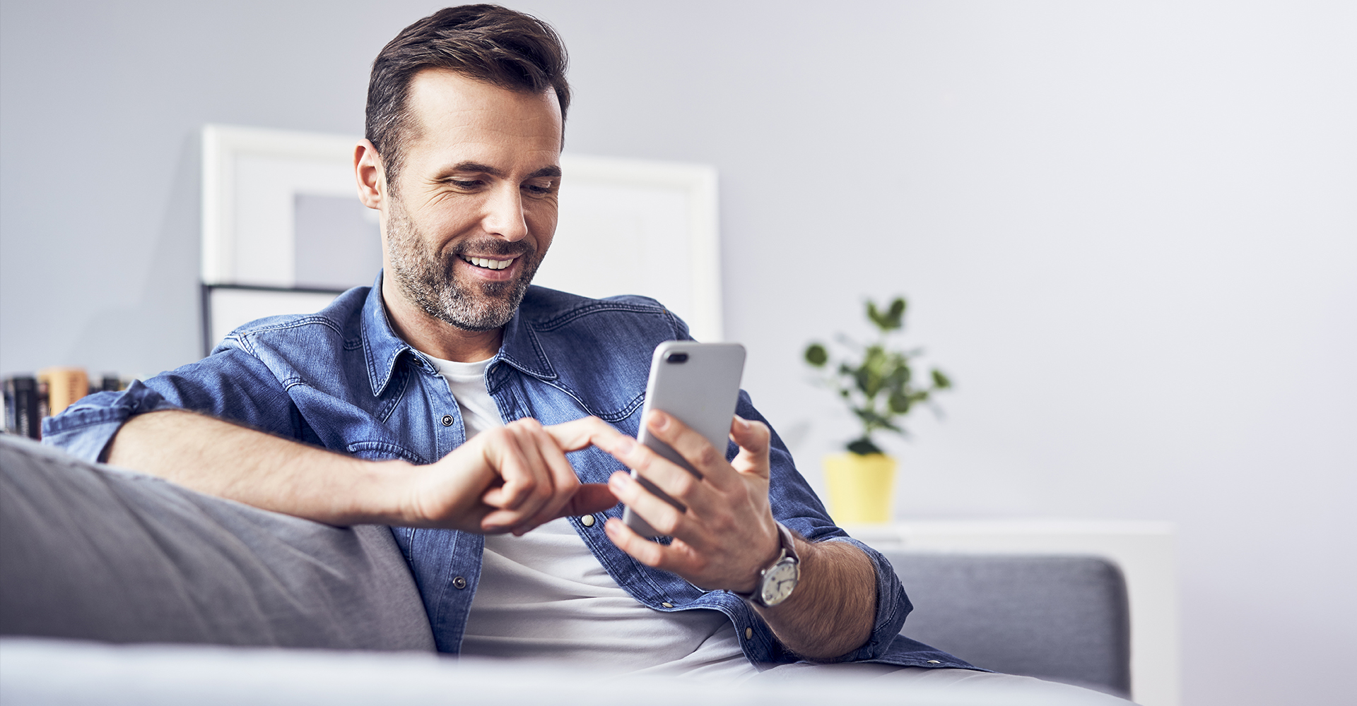 Εύκολος τρόπος για να μην ξεμείνεις ποτέ από μπαταρία! (βίντεο)