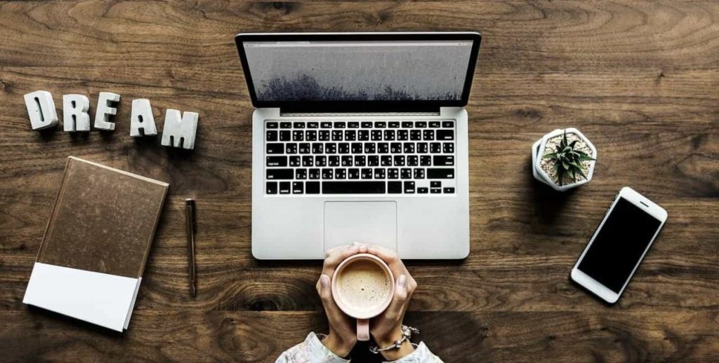 Θέλεις να δουλεύεις από το σπίτι; – 11+1 επαγγέλματα που θα σου ταιριάξουν