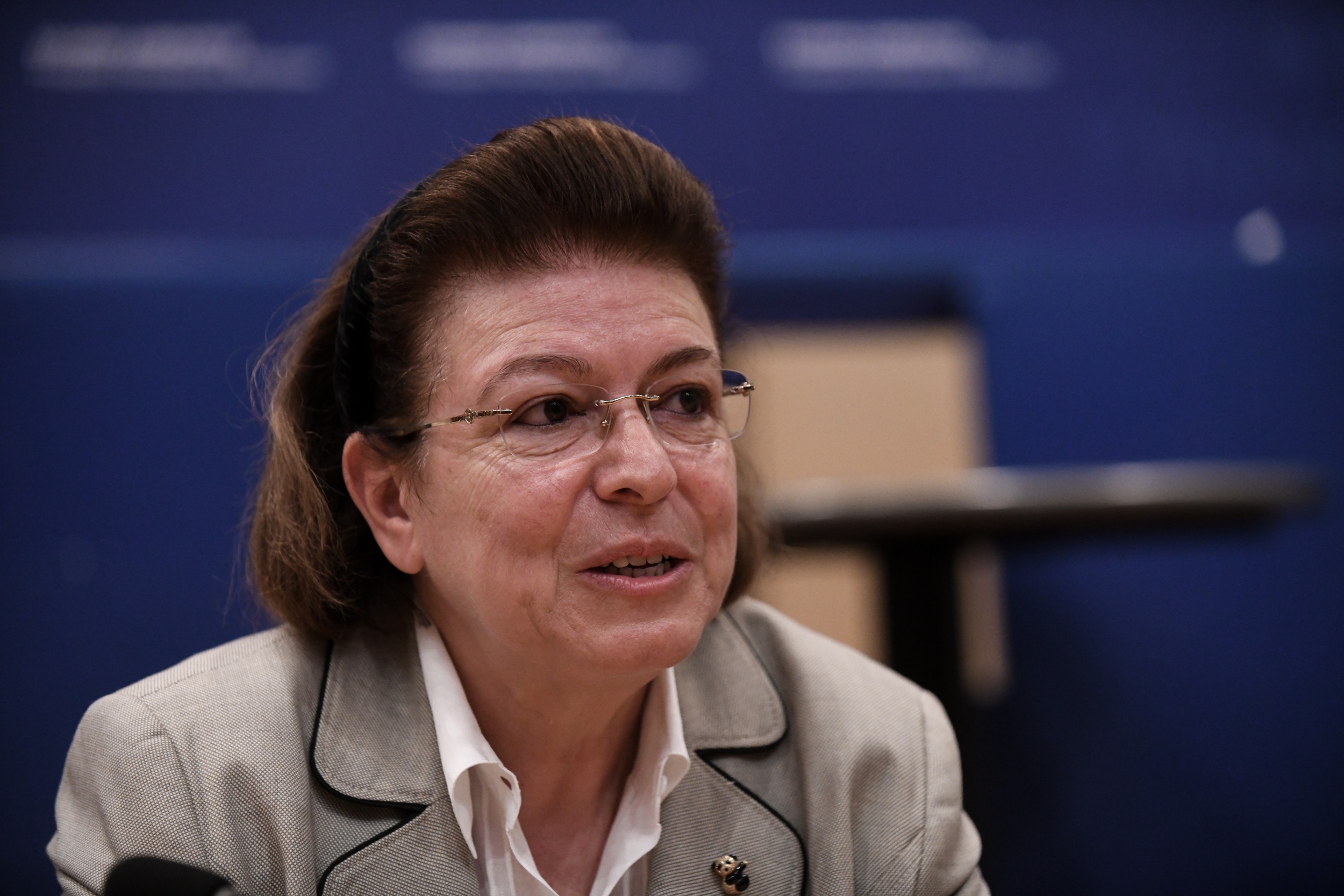 Λ.Μενδώνη στην οικογένεια Μικρούτσικου: «Λυπάμαι ειλικρινά αν τον φόρο τιμής τον εκλαμβάνετε ως φιλανθρωπία»