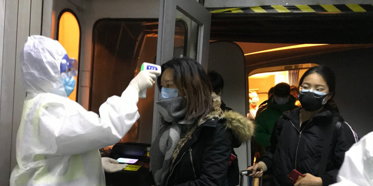 Aξιωματούχος της κινεζικής επαρχίας Χουμπέι: «Σοβαρή κατάσταση, έκκληση για μάσκες και προστατευτικές φόρμες»