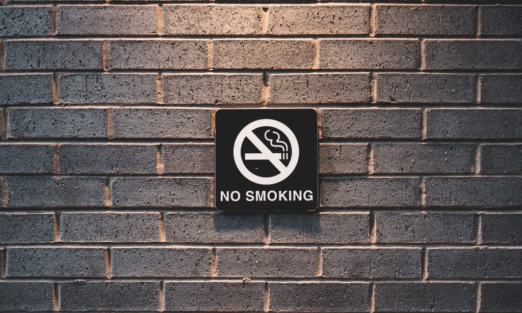 Θεσσαλονίκη: «Τσάκωσαν» δημοτικούς υπαλλήλους να καπνίζουν στην υπηρεσία