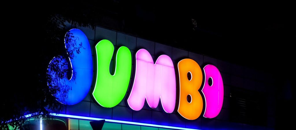 «Πυρά» κατά της Jumbo για τη λειτουργία καταστημάτων τις Κυριακές – Ποιοι κινούνται νομικά;