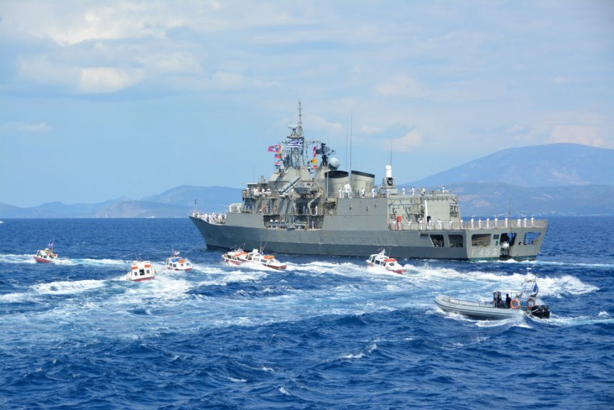 Φρεγάτα F453 «Σπέτσαι»: Το πλοίο του ΠΝ που ο θυρεός του «πατάει» την τουρκική ημισέληνο