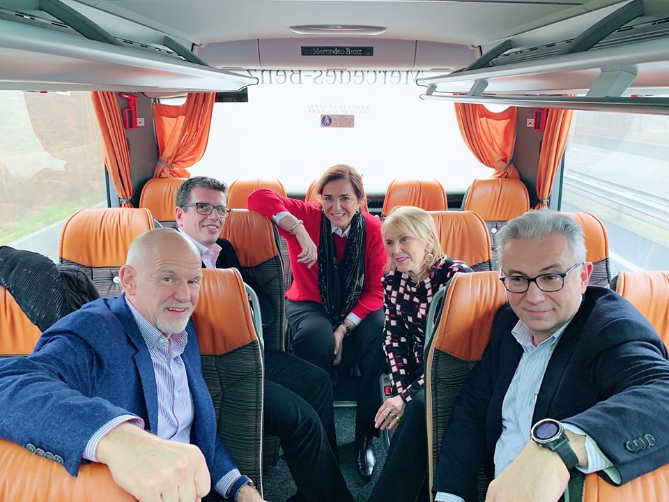 Η… «οικογενειακή» φωτογραφία της ελληνικής αποστολής για το Συμβούλιο της Ευρώπης (φώτο)