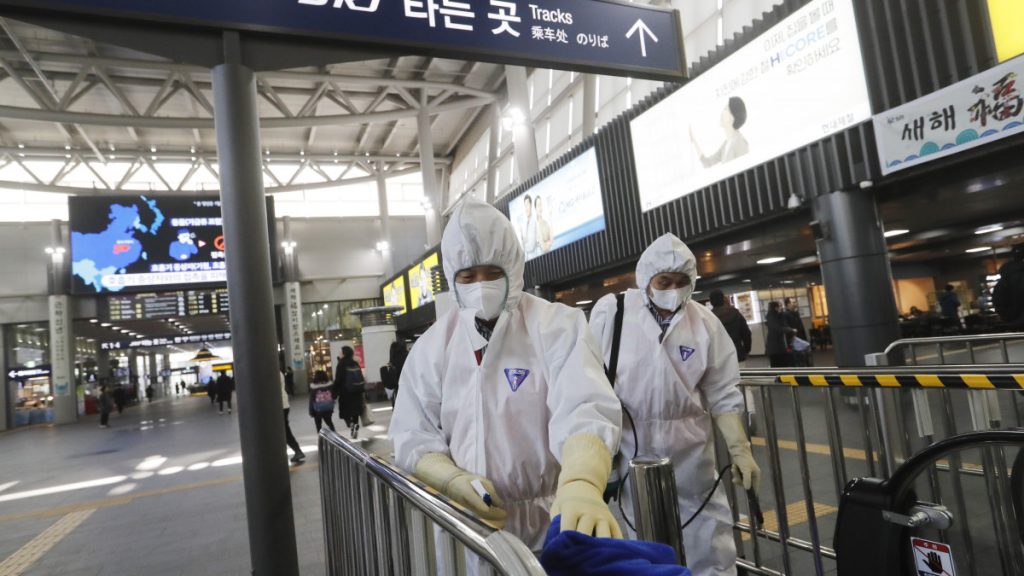 Κίνα: 110 εκατομμύρια άνθρωποι θα φοράνε υποχρεωτικά μάσκα λόγω του κοροναϊού – Απόκοσμες εικόνες (φώτο) (upd)