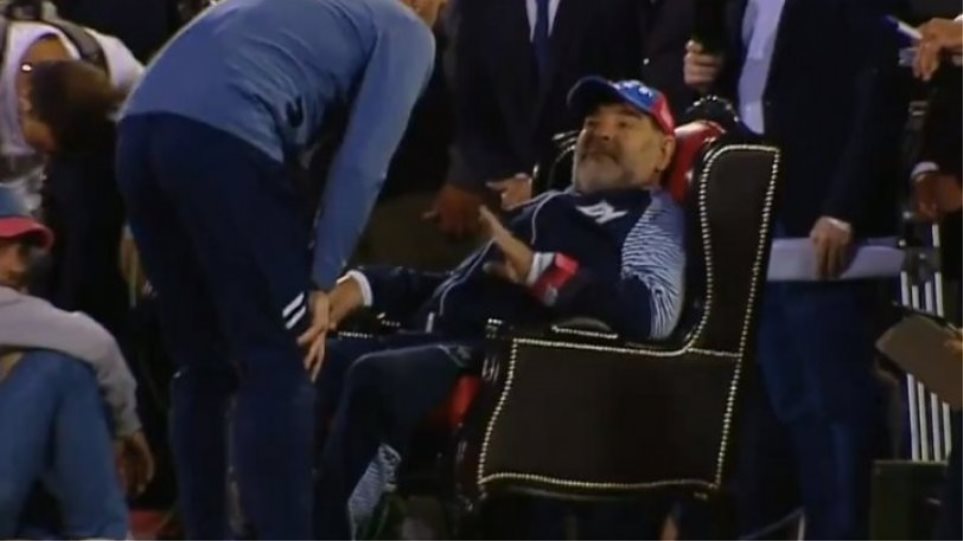 Ο Ντιέγκο Μαραντόνα απολαμβάνει… «βασιλικές τιμές» από τη Χιμνάσια Λα Πλάτα (φωτό)