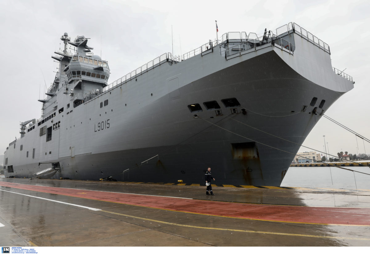 Το γαλλικό ελικοπτεροφόρο «Dixmude» βρίσκεται στον Πειραιά