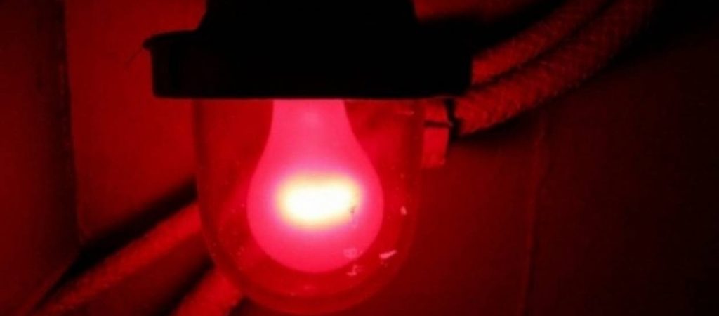 Έχετε αναρωτηθεί; – Γιατί οι οίκοι ανοχής έχουν κόκκινο φως;