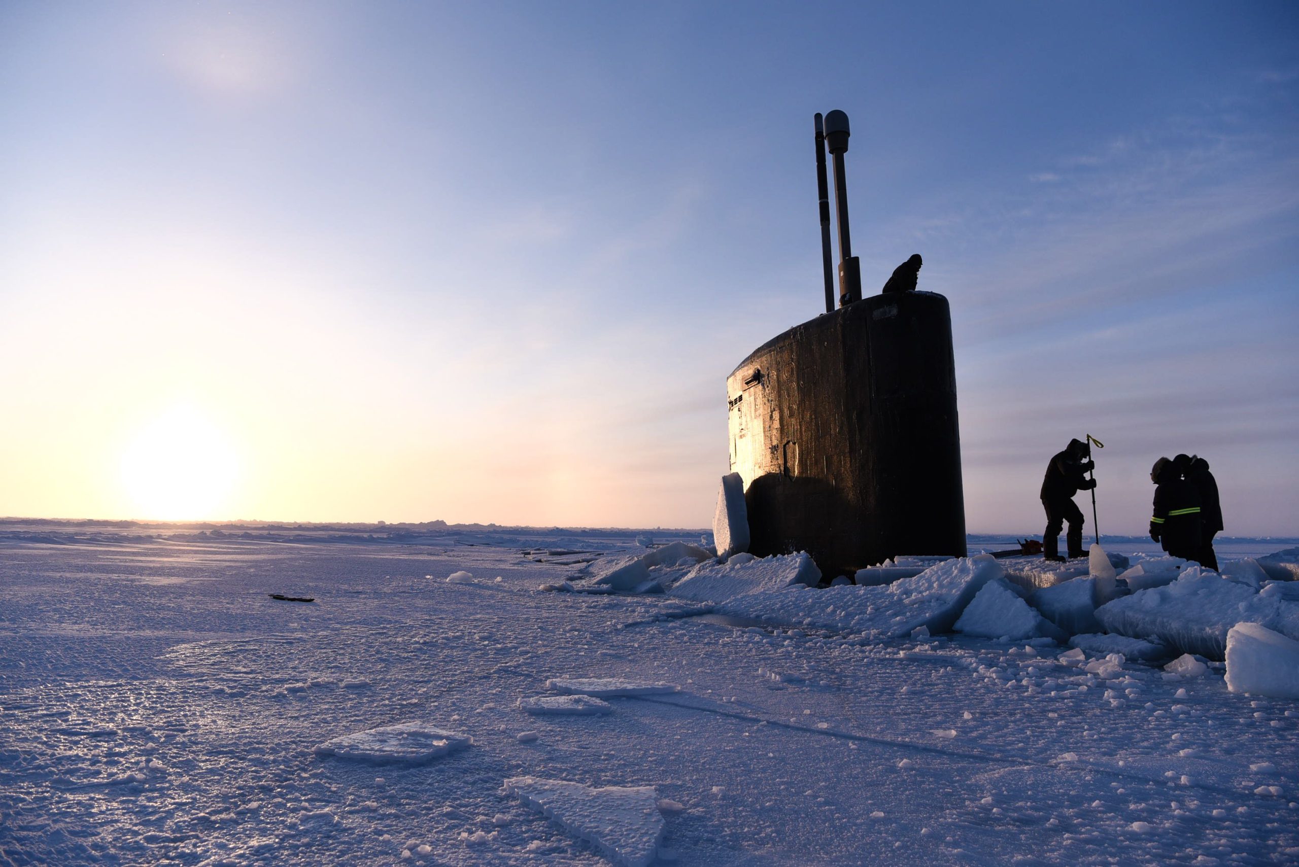 Βίντεο: Πυρηνοκίνητα υποβρύχια αναδύονται μέσα  από τους πάγους της Αρκτικής
