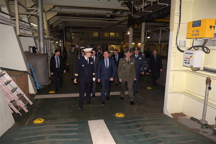 Ν.Παναγιωτόπουλος από το γαλλικό ελικοπτεροφόρο «Dixmude»: «Οι δύο χώρες μοιράζονται τις ίδιες πολιτικές προσδοκίες»