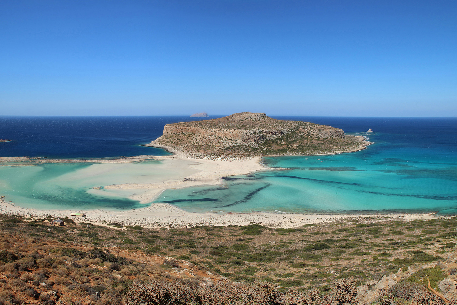 Κρήτη: Εντοπίστηκε ανθρώπινος σκελετός στην παραλία του Μπάλου – Είχε καλυφθεί ο μισός από άμμο