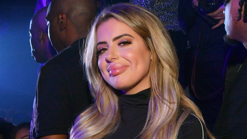 Brielle Biermann: Η 22χρονη τηλεπερσόνα που «τρελαίνει» τον ανδρικό πληθυσμό με το πλούσιο μπούστο της (φωτο)