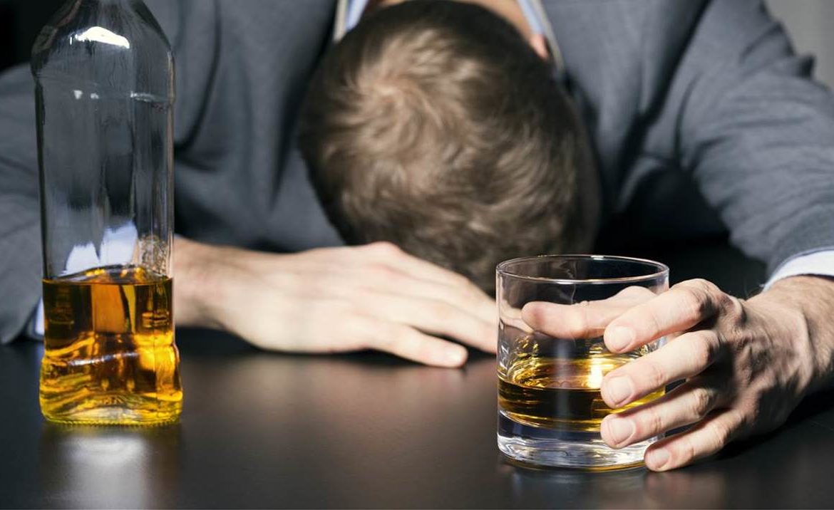 Κι όμως υπάρχει: Το μπαρ που μπαίνεις μόνο αν είσαι μεθυσμένος – Το αλκοτέστ πρέπει να είναι πάνω από το όριο (βίντεο)