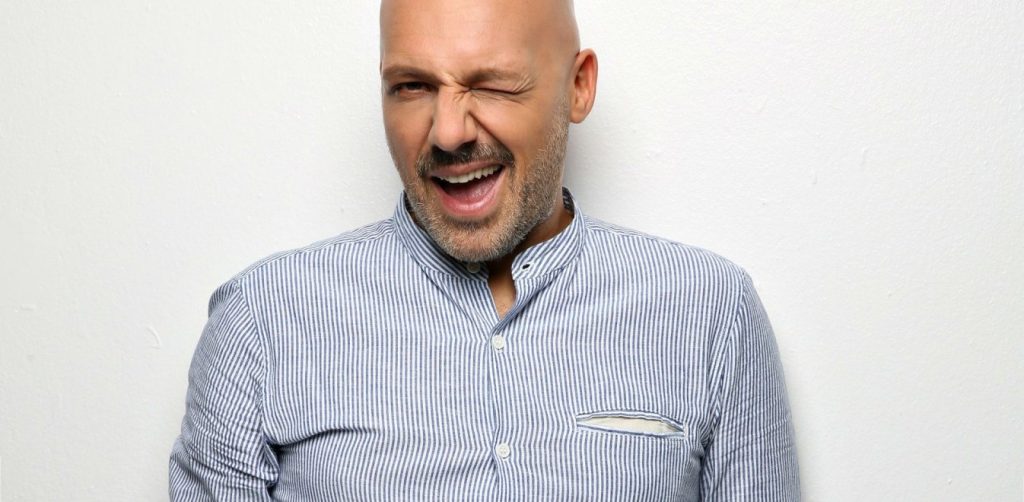 Ο Ν. Μουτσινάς ανακοίνωσε τον νέο τηλεοπτικό σταθμό της Α. Βαρθακούρη – Ρίχνοντας «βόμβα» για Ε. Μενεγάκη (βίντεο)