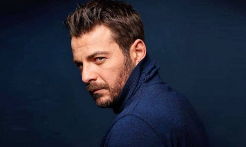 Ο Ντάνος έκατσε στην πρεμιέρα της ταινίας του στα… σκαλιά!