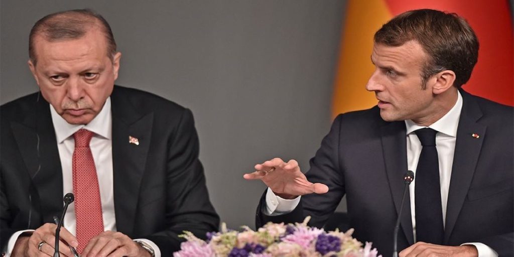 Η Άγκυρα επιτίθεται στον Μακρόν: «Η Γαλλία είναι ο κύριος υπεύθυνος για τα προβλήματα στη Λιβύη»