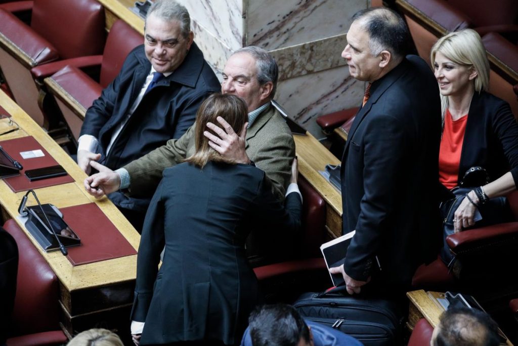 Ψηφοφορία για το ποδόσφαιρο: Αγκαλιές, χαδάκια, πειράγματα και φιλικό κλίμα! (φώτο)