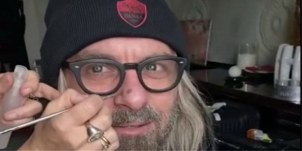 Ο Ντε Ρόσι είναι τελικά «τρελός»: Μεταμφιέστηκε για να παρακολουθήσει το Ρόμα-Λάτσιο ως οργανωμένος (βίντεο)