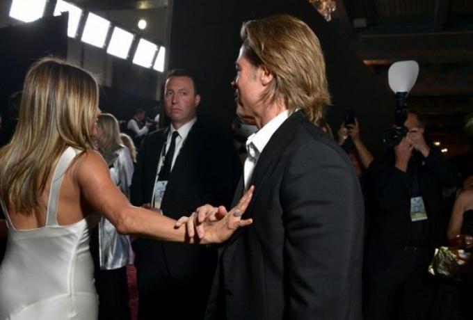 Του γύρισε την πλάτη: Εκεί «κατέληξε» ο Μπραντ Πιτ μετά τη μεγαλειώδη χυλόπιτα της Τζένιφερ Άνιστον (φωτο)