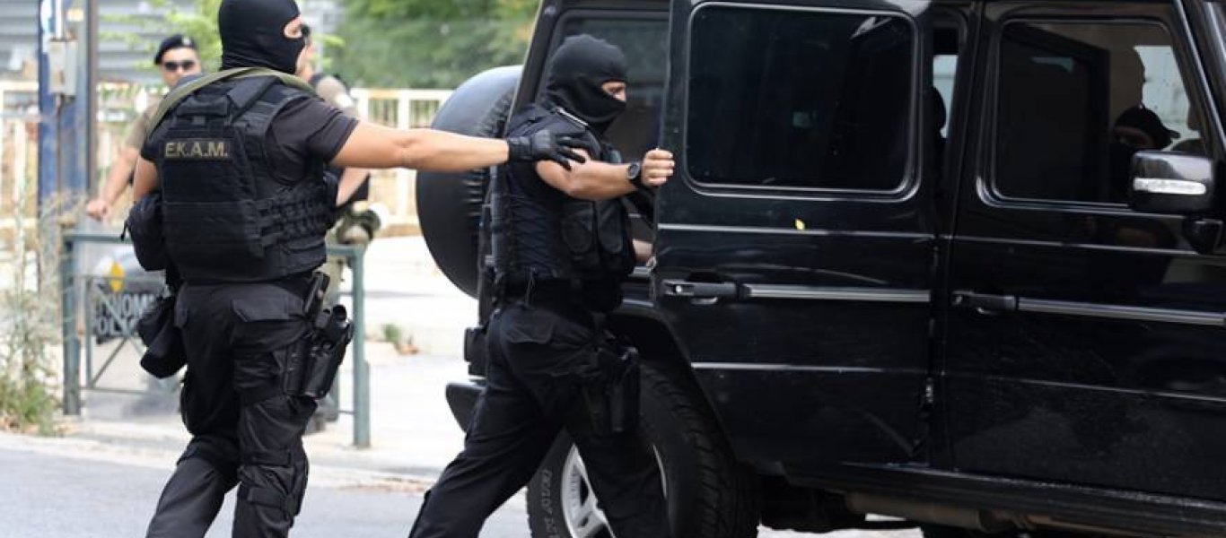Κινηματογραφική η σύλληψη του «Tοξοβόλου του Συντάγματος» σε δρόμο της Αγίας Παρασκευής: Ετοίμαζε τρομοκρατικό κτύπημα