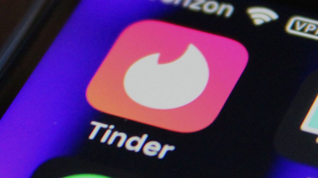 Το Tinder δημιουργεί μηνύματα… συναγερμού αν κάτι πάει στραβά σε ραντεβού