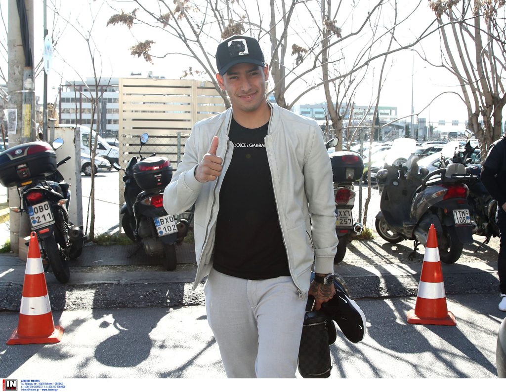 ΑΕΚ: «Χαμός» για τον Σ. Αραούχο στο Ελ. Βενιζέλος – Πέρασε τα ιατρικά και υπογράφει (φώτο – βίντεο)