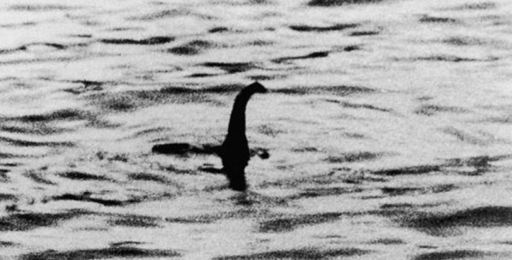 Αργεντινή: Βίντεο καταγράφει παράξενο πλάσμα σε λίμνη και όλοι νομίζουν ότι είναι το τέρας του Λοχ Νες (βίντεο)