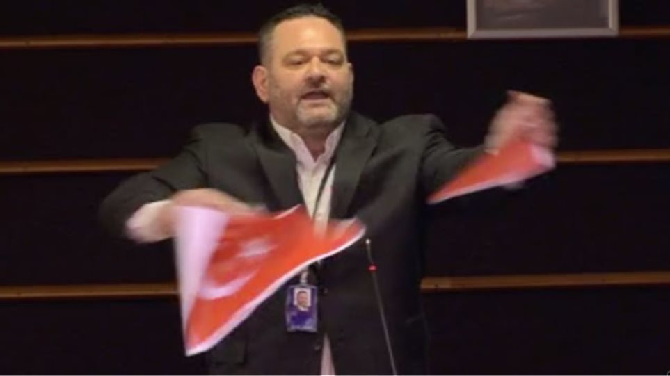 Βουλευτής από το Αζερμπαϊτζάν απειλεί τον ευρωβουλευτή Ι.Λαγό: «Θα σπάσουμε τα δάχτυλα που έσκισαν την τουρκική σημαία»