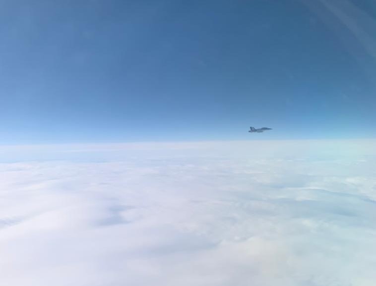 Το πρωθυπουργικό αεροσκάφος και το «Top Gun» με F-18 στους ελβετικούς αιθέρες