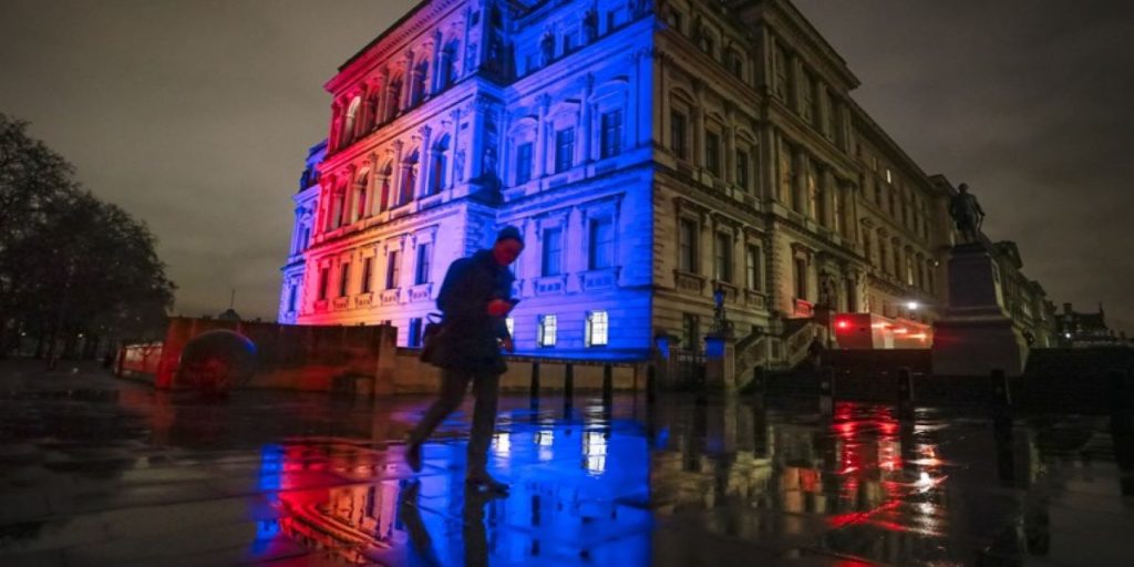 Το πριν και μετά του Brexit: Οι φωτογραφίες από τα πανηγύρια των Βρετανών (φώτο)