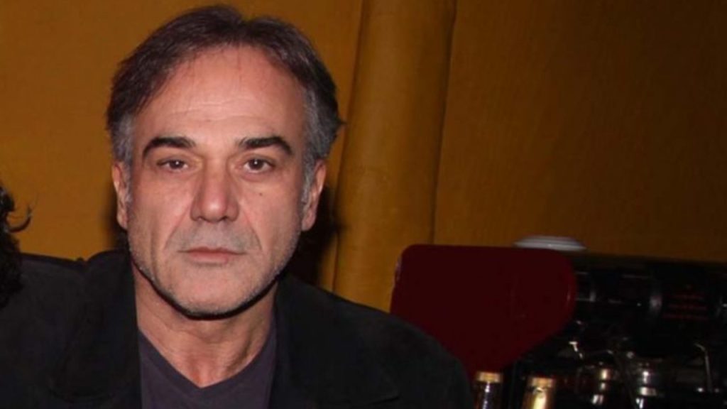 Έμειναν όλοι «άφωνοι»: Ο Π.Ευαγγελόπουλος φίλησε ρεπόρτερ στο στόμα για να της δείξει πώς φιλούν στα σίριαλ (βίντεο)