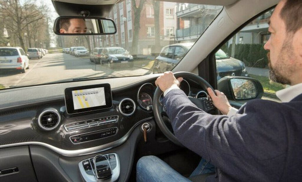 Δείτε για ποιο λόγο σε κάποιες χώρες το τιμόνι βρίσκεται στα δεξιά του αυτοκινήτου