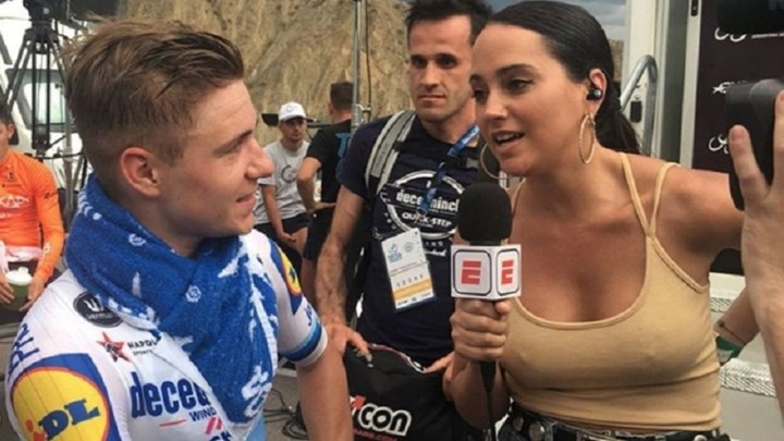 Τα έβαλε με δημοσιογράφο επειδή δεν φορούσε… σουτιέν (φωτό)