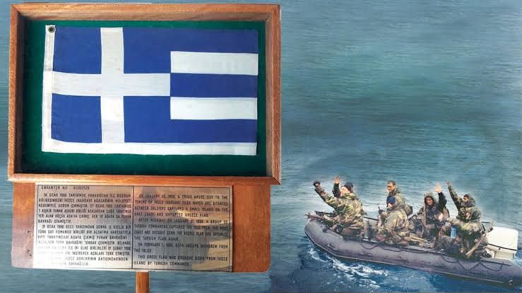 Οι Τούρκοι δηλώνουν ότι έχουν την ελληνική σημαία που πήραν από τα Ίμια σε μουσείο (φωτό)