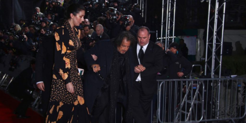 BAFTA 2020: Επεισοδιακή είσοδος του Αλ Πατσίνο – «Σωριάστηκε» στο κόκκινο χαλί (φώτο)