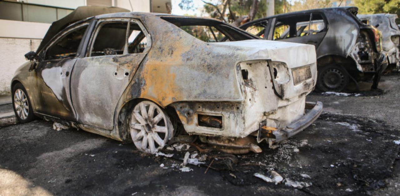 Νύχτα εμπρηστικών επιθέσεων σε αυτοκίνητα: Σε Χαϊδάρι και Νέα Φιλαδέλφεια τα νέα «κτυπήματα»