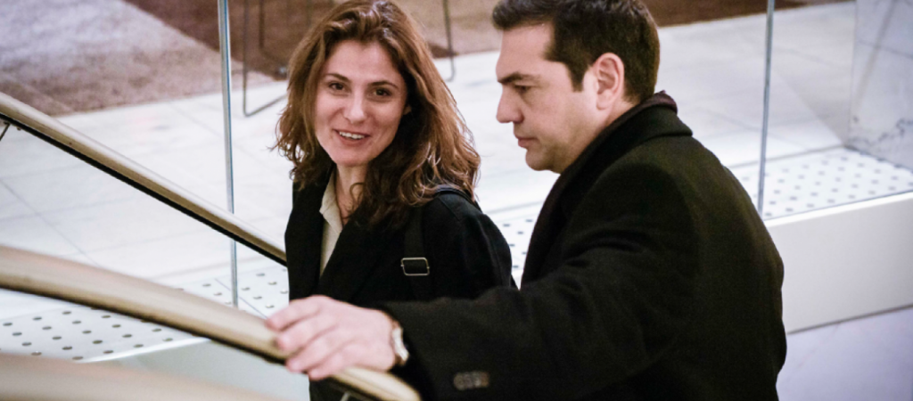 Ένα ολόκληρο θέατρο περίμενε… τον Α. Τσίπρα και τη Μ. Μπαζιάνα