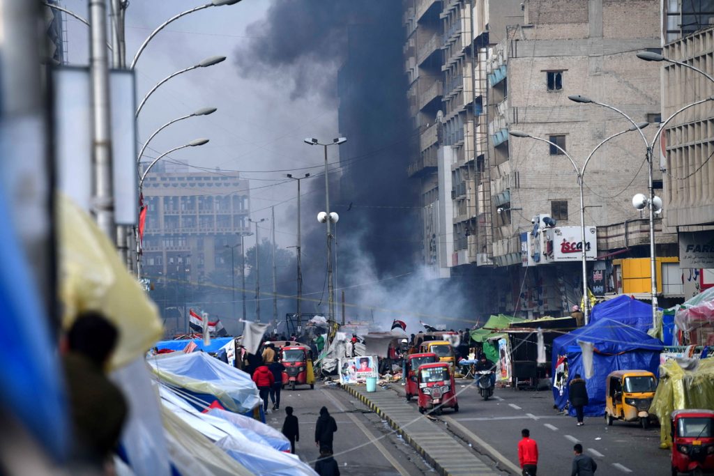 Ιράκ: Άγριες συγκρούσεις μεταξύ αντικυβερνητικών και υποστηρικτών του Σαντρ – Νεκρός ένας διαδηλωτής