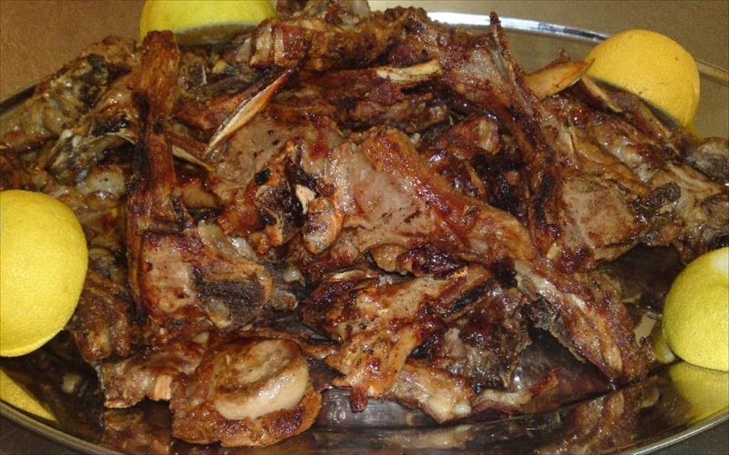 Τρίκαλα: Σεβάστηκαν τον αντικαπνιστικό νόμο και όταν γύρισαν από το τσιγάρο… έλειπαν τα παϊδάκια