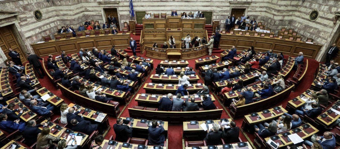 Υπερψηφίστηκαν το νομοσχέδιο για τη διαχείριση κρίσεων και η τροπολογία για τις ΜΚΟ